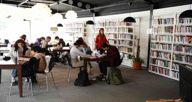 Kitap bağış kampanyasına Karşıyakalıların yoğun desteği