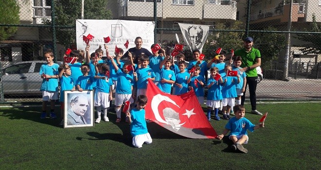 Bostanlıspor 29 Ekim'i yine Sahada kutladı