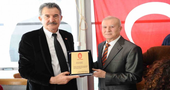 İzmir Cem Vakfı'ndan Karşıyaka Müftüsü Gürler'e plâket