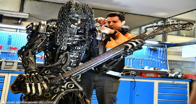 Gitar çalan rockçı...