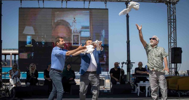 Batur, İzmir’den barış ve iktidar mesajı verdi