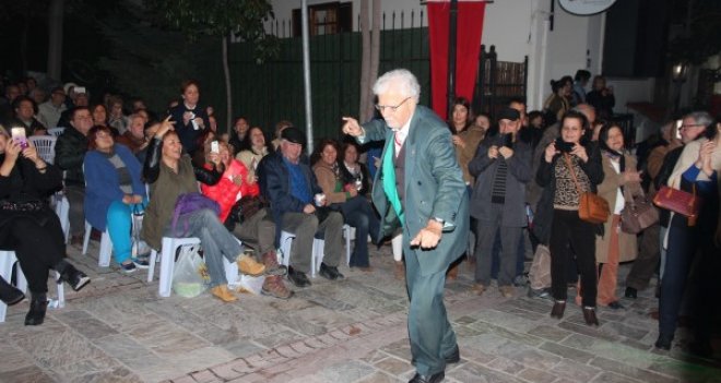 Dario Moreno şarkılarıyla anıldı