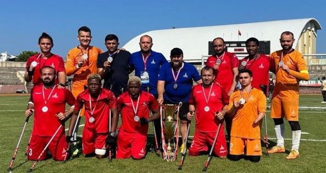 İzmir’in ampute futbol takımı Türkiye ikincisi