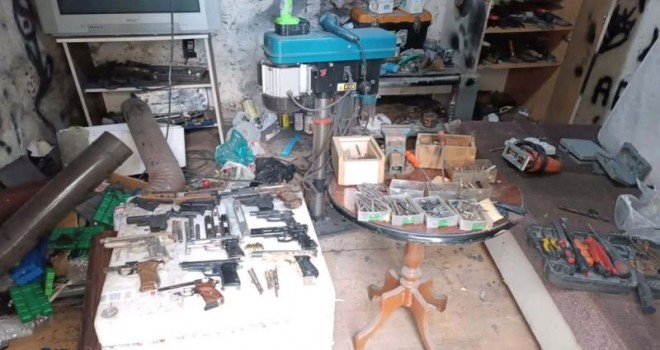 Karşıyaka'da yasa dışı silah imalatı ve ticareti operasyonu