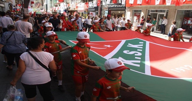 'Ay Yıldız Var Göğsümüzde' etkinliği yürüyüşle başladı...