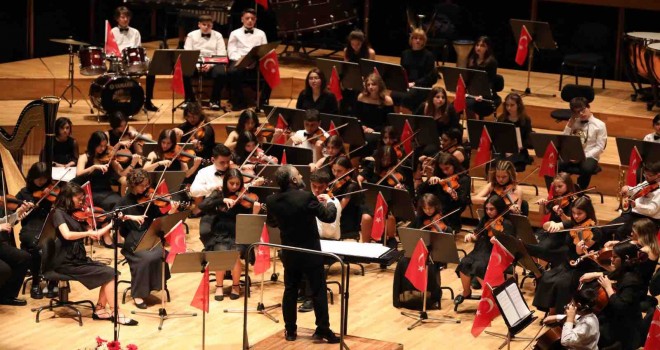 Narlıdere Belediyesi Çocuk Senfoni Orkestrası'ndan yeni yıla merhaba konseri