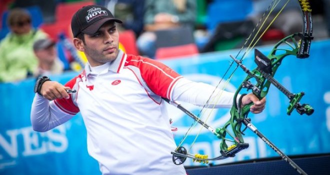 Demir Elmaağaçlı, Berlin'de altını kaptı