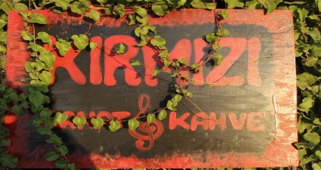 Denizlerden tuvale yansıyan eserlerin sergisi