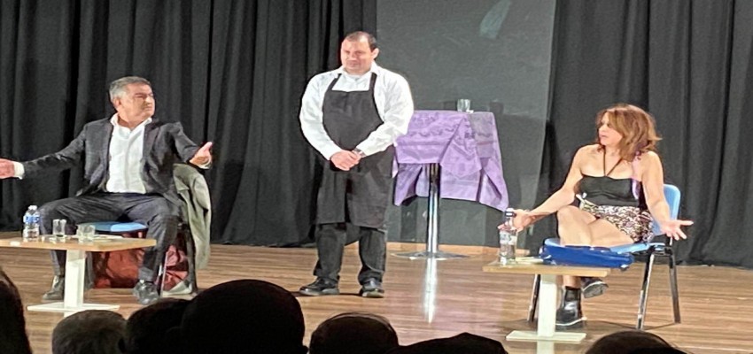 Sanatta Varız Tiyatrosu'ndan muhteşem performans