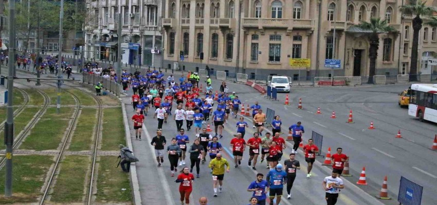 Raylı ulaşıma Maraton İzmir düzenlemesi