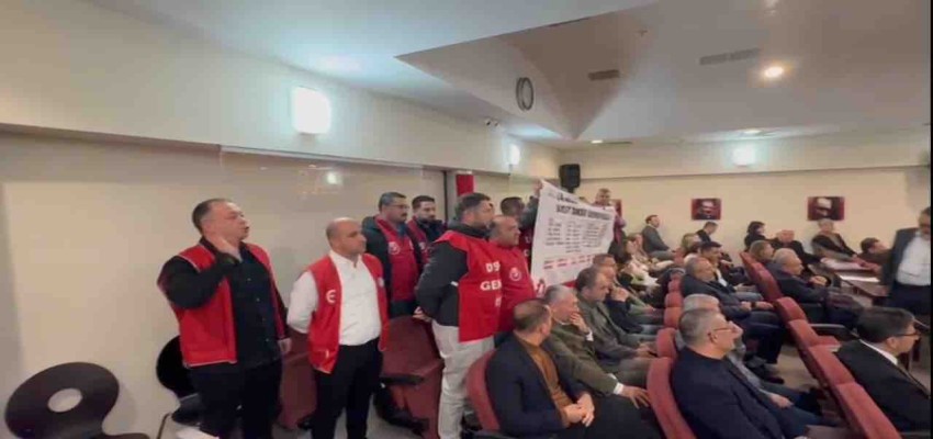 Karşıyaka Meclisi'nde KENT A.Ş. işçileri eylem yaptı