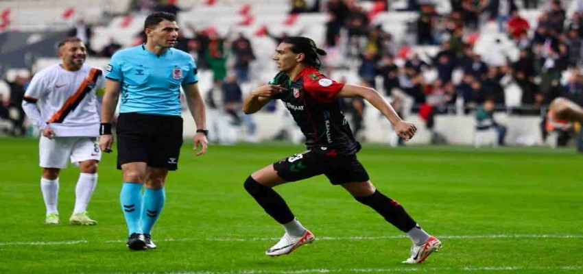 Karşıyaka'da Hıdır Aytekin kariyerinde siftah yaptı