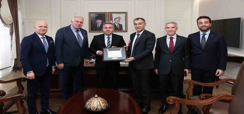 Karşıyaka yönetimi Vali Elban'dan stat için destek istedi