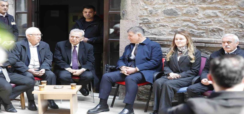 Meslek Fabrikası nöbetinde Kocaoğlu'ndan Başkan Tugay'a destek