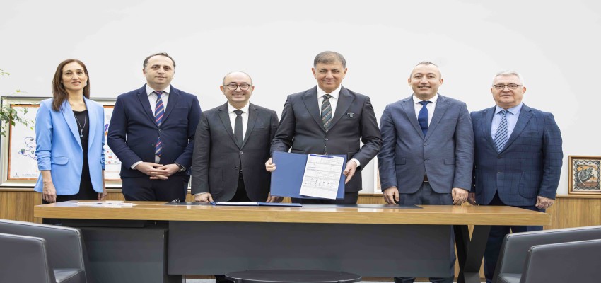 İzmir Büyükşehir'in yeni binası için imzalar atıldı