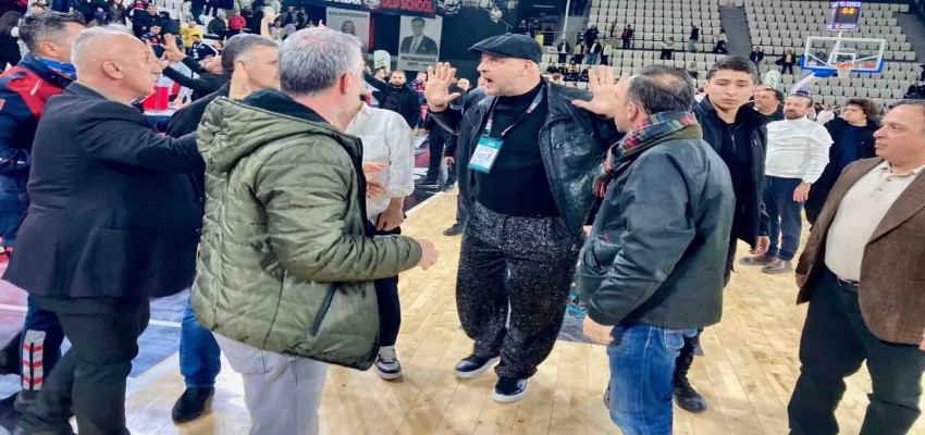 Cicibaş Manisalı taraftarlarla gerginlik yaşadı