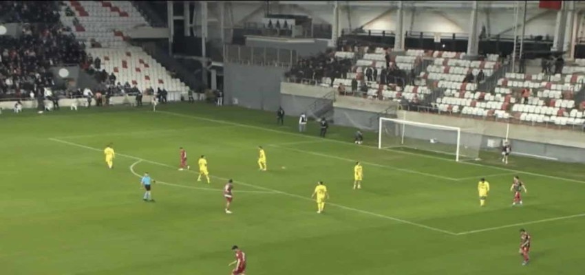 Eskişehirspor taraftarı trübün terk etti