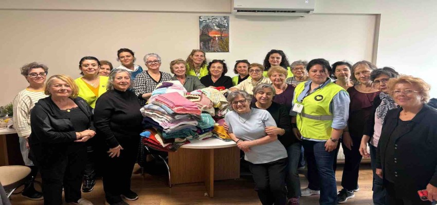 Karşıyaka'nın Çınarları el emeği ürünler ile çocuklara umut oldu