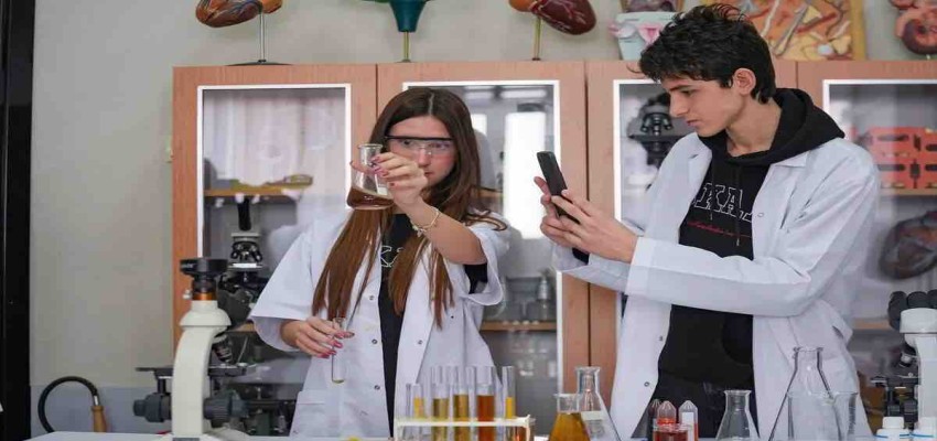 Cihat Kora Anadolu Lisesi öğrencileri bölge birincisi oldu