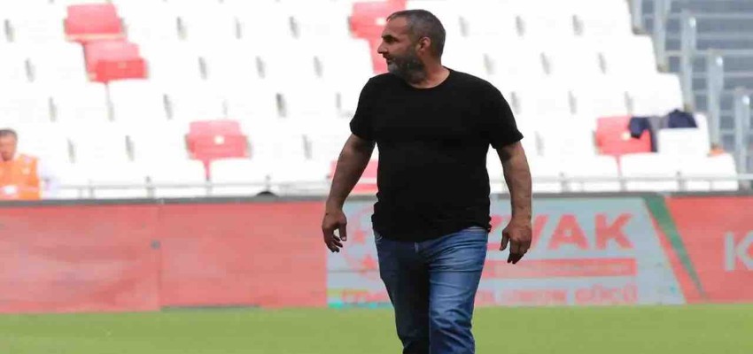 Ütüklerli: Tribünde inanan, sahada savaşan Karşıyaka olsun