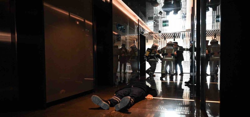 47 katlı binada nefes kesen tatbikat