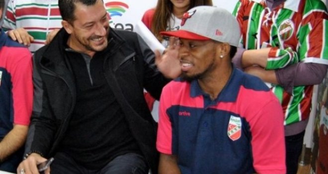 Dixon, Pınar Karşıyaka ile devam edecek