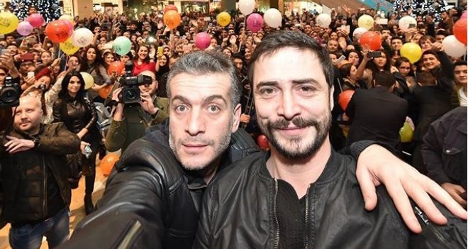 Düğün Dernek ekibi İzmirli sevenleriyle buluştu