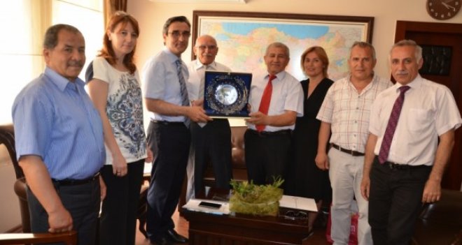 Dumlupınarlılar Kaymakam Yücel'i ziyaret etti