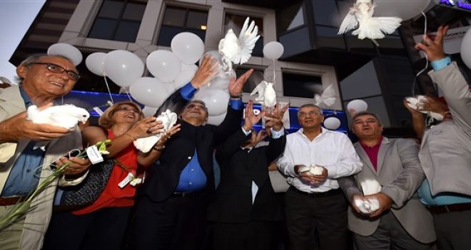 Dünya şairleri Karşıyaka'da ''Şiir ile Barış'' diyecek