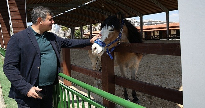 Başkan Tugay Dünya Veteriner Hekimler Günü'nde Tay Park'ı ziyaret etti