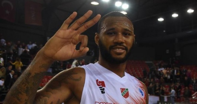 Pınar Karşıyaka M'Baye ile yeniledi