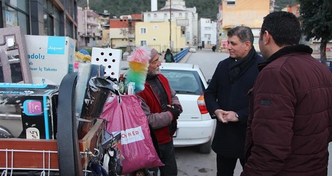 Dr. Cemil Tugay Latife Hanım Mahallesi'ni gezdi...