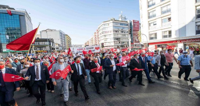 Binlerce İzmirliden zafer yürüyüşü