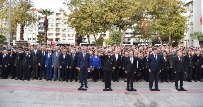 Karşıyaka, Atatürk'ü saygıyla andı