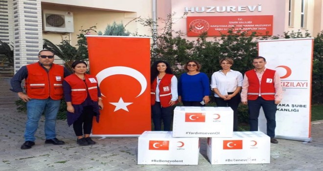 Karşıyaka Kızılay'dan Zübeyde Hanım Huzurevi'ne giysi yardım kolileri
