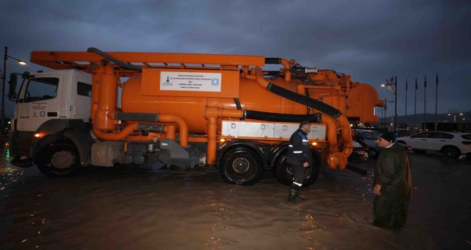 İzmir'de ekipler teyakkuz halinde...