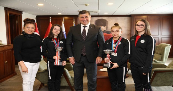 Başkan Tugay: Genç sporcular gururumuz oldu