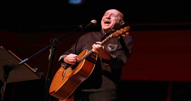 MFÖ'nün unutulmaz şarkıları İzmirlilerle buluştu