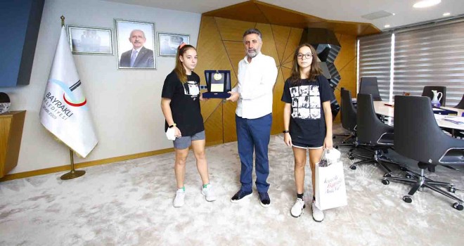 Başkan Sandal, Bayraklı'nın gururu İlkim'e sahip çıktı