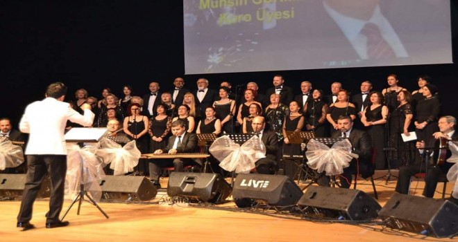Karşıyaka Halk Eğitim Merkezi Türk Sanat Müziği Akşam Korosu'ndan muhteşem gece