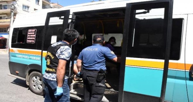 Karşıyaka'da fazla yolcu taşıyan iki minibüse ceza