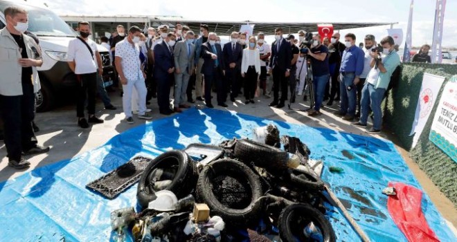 Vali Köşger Karşıyaka'da ''Temiz Deniz, Mutlu Balıklar'' ve ''Koç Dağıtım'' etkinliklerine katıldı