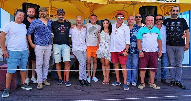 Foçalı Sanatçılardan Büyük Dayanışma  