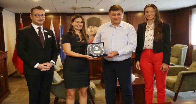 Cemil Tugay’dan ''İş’te Dijital Kadınlar''a destek