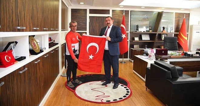 Karşıyaka'dan aldığı bayrağı Kastamonu'ya teslim etti...