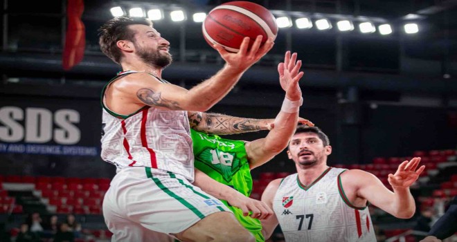 Tek yabancılı Karşıyaka, TOFAŞ'a direnemedi