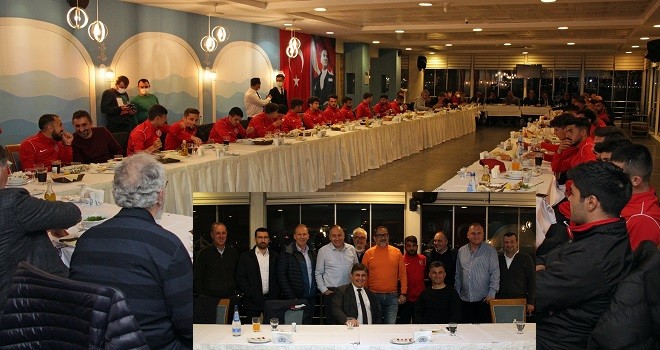 Karşıyakalı futbolculara başkan Tugay'dan moral yemeği