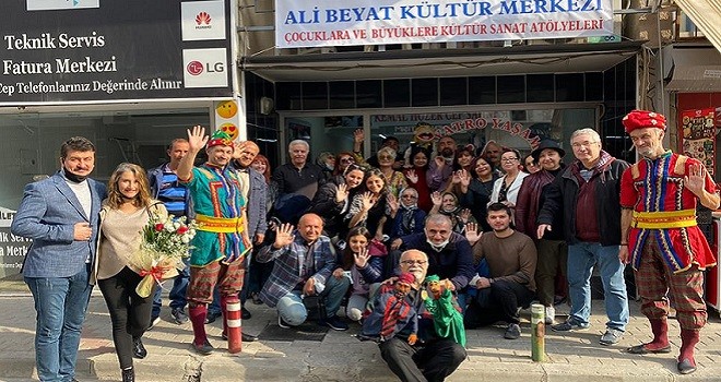 Ali Beyat Karşıyaka’da Kültür Merkezi açtı