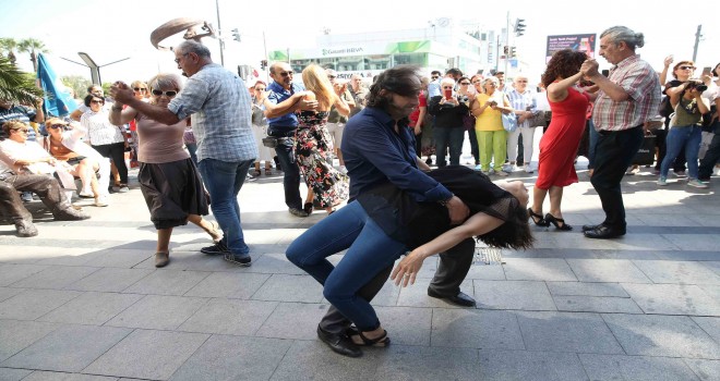 Karşıyaka'da 14 Şubat'ta ''Sokakta aşk var''