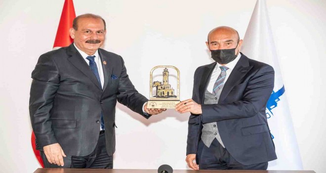 İzmir Konfederasyonu'ndan Başkan Soyer'e ödül